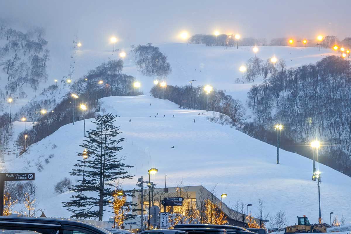 night skiing in Niseko