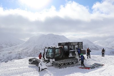 Cat skiing on Weiss Mountain - Activities